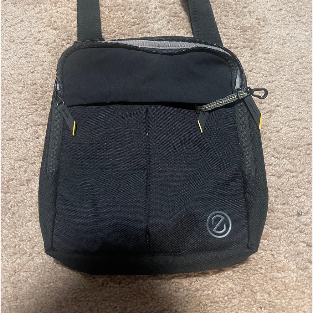 Cole Haan Messenger bag.  Perfect EDC!  Never used!